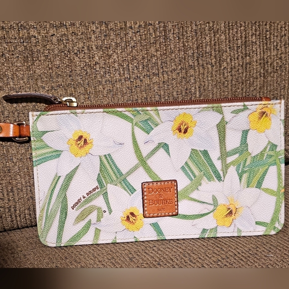 Dooney and Bourke Leather Floral Wristlet Clutch Lillies EUC - Picture 4 of 13